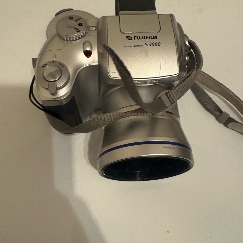 Fujifilm finepix S3000 Silver Digital Camera with Strap